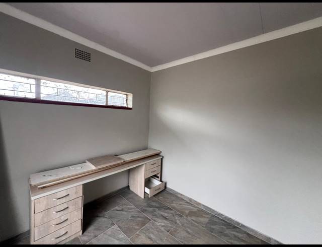 5 BEDROOM HOUSE FOR SALE IN THREE RIVERS